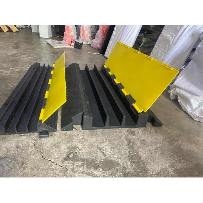 SPEED BUMP CABLE PROTECTOR PELINDUNG KABEL 3 LINE JUMBO CABLE RAMP