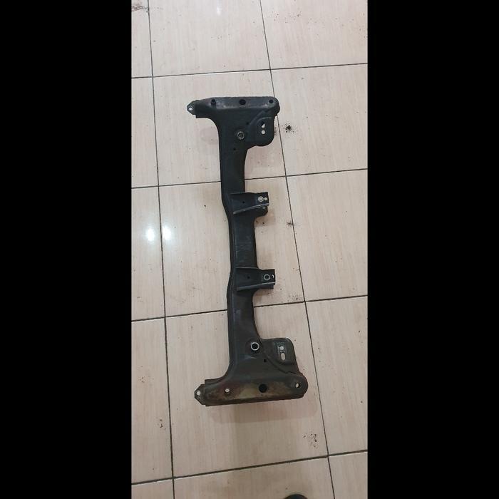 crosmember / subframe depan bmw e30