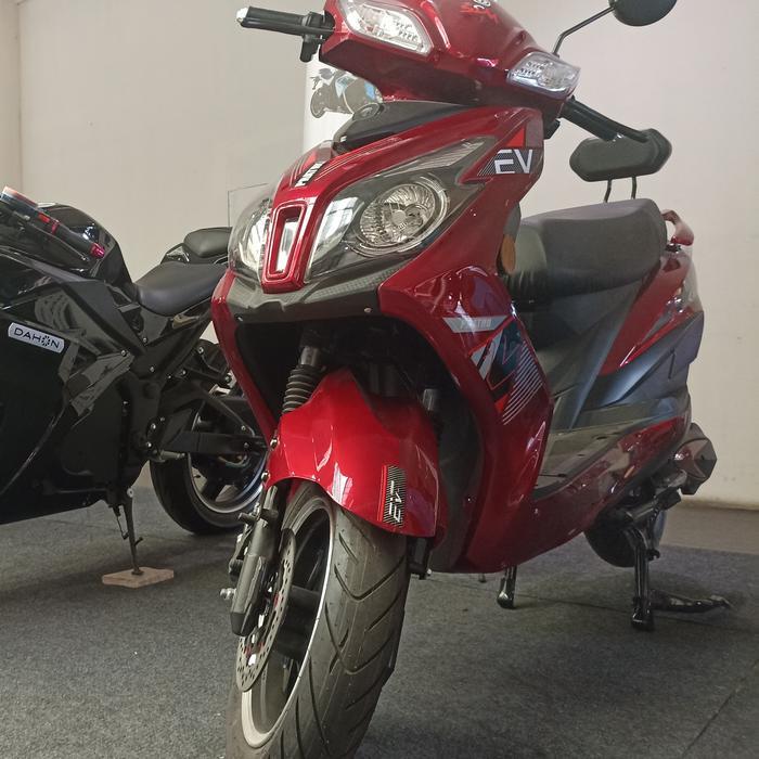 Sepeda Motor Listrik Vespa SDM Prathu Electric Scooter