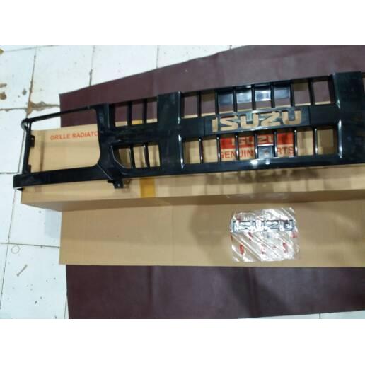 Grill Panther 2.5 Kotak Asli + Emblem Isuzu Asli