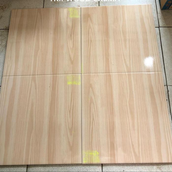 Keramik 50x50 motif kayu (glossy)/ keramik motif kayu/ keramik urat kayu/ keramik lantai ruangan/