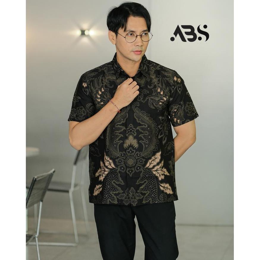 ALISA BATIK SOLO Motif Mahkota Hitam Kemeja Batik Solo Pria Lengan Pendek Modern Premium Full Furing
