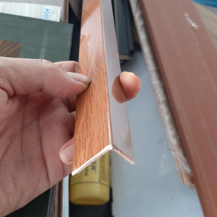 LIST L ENDING NOSHING PVC