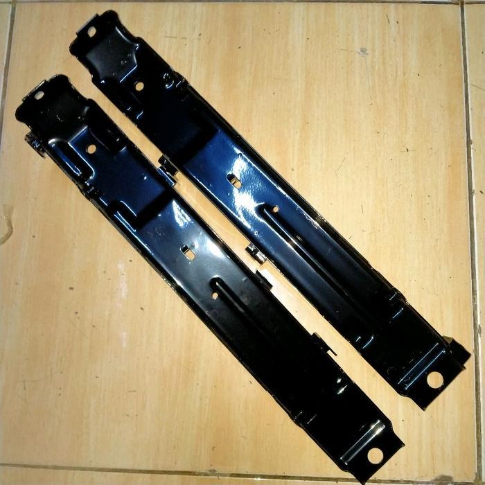 braket Radiator Mazda E2000 Bensin / Posisi di kiri kanan Radiator