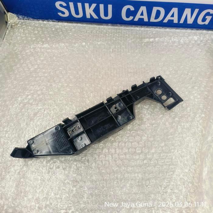 71731-63J00 Bracket Bemper Depan Kanan Suzuki Swift Gl,St,Gt