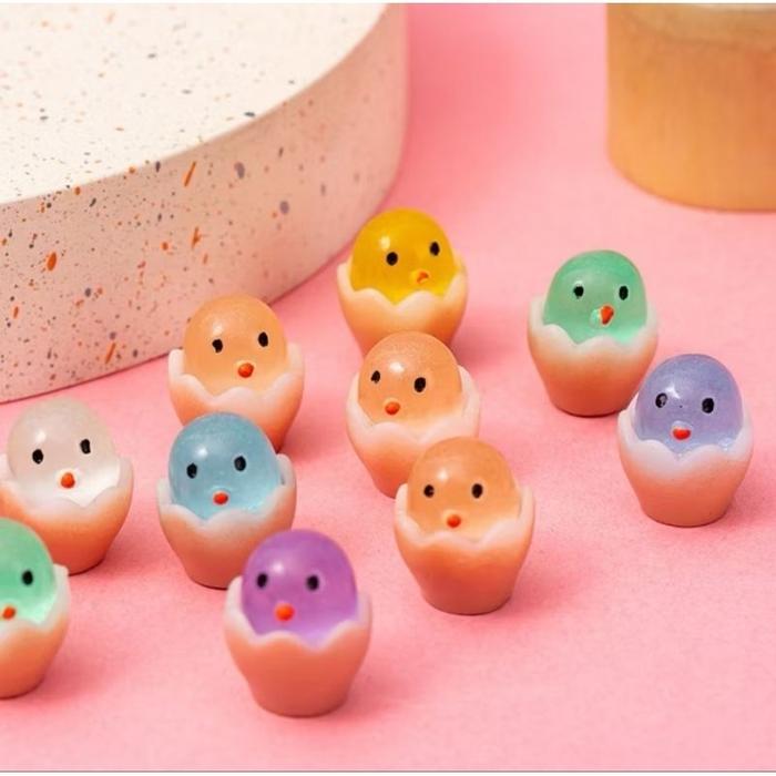 1PCS Pajangan Boneka Ruangan Kamar Motif Lucu Aksesoris Hiasan Patung Miniatur Karakter Telur Ayam