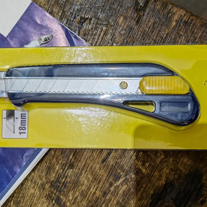 Cutter Besar / Pisau Karter Besar Free Refil