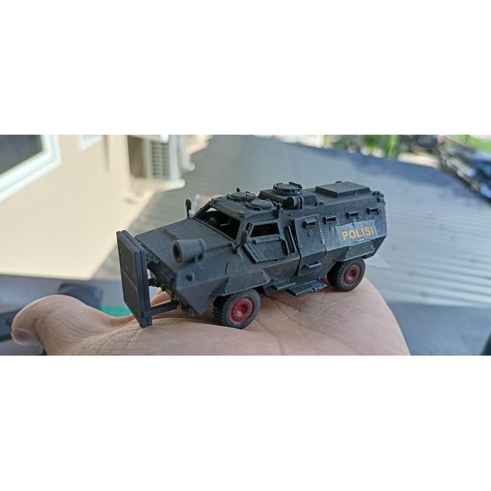 Miniatur kendaraan lapis baja Barracuda Brimob