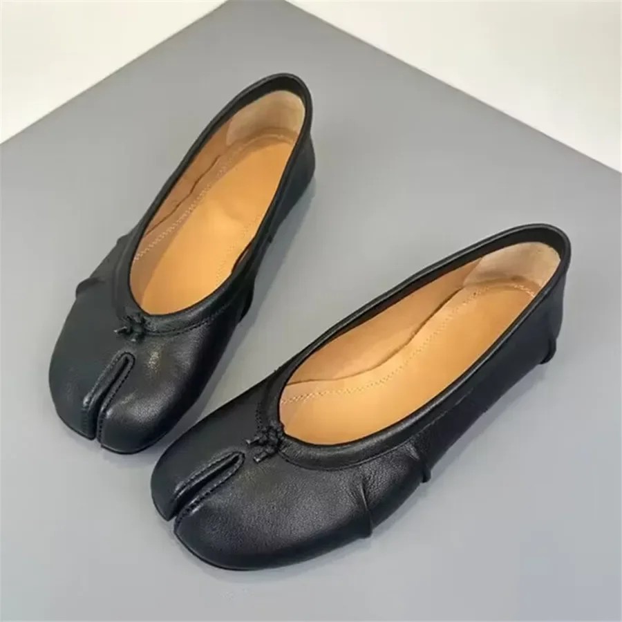 Split Toe Women Ballet Flats Fashion Tabi Shoes Casual Slip-on Loafers Ladies Pleated Leather