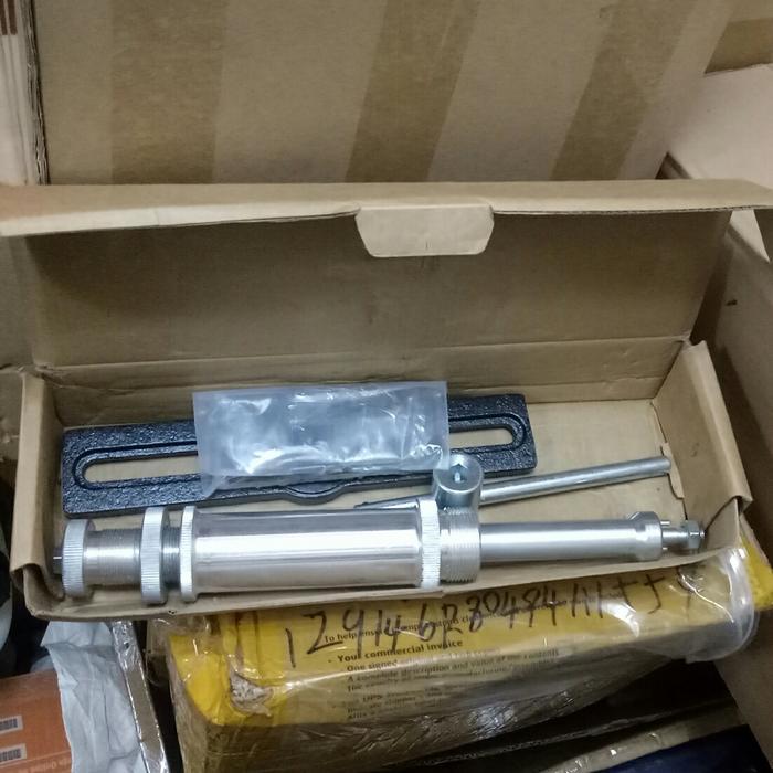 valve seat cutter with cutters