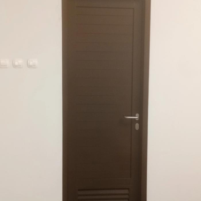 pintu kamar mandi alumunium - Putih