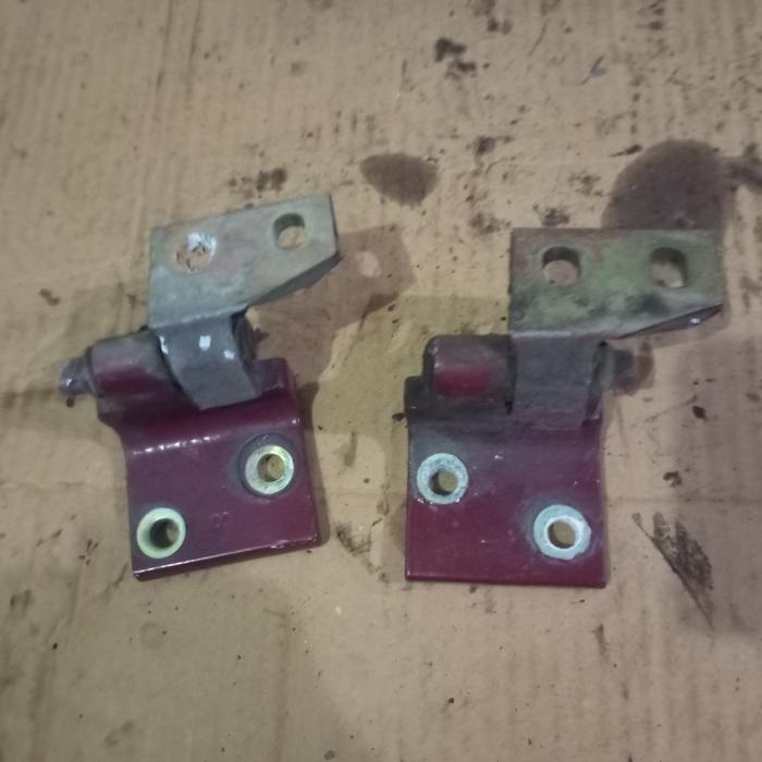 engsel pintu dudukan pintu belakang kanan Peugeot 306