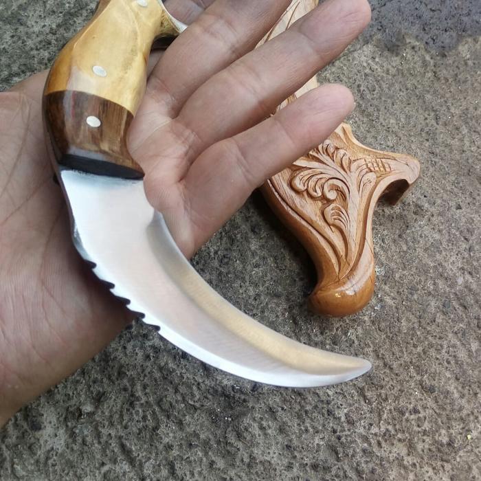 Pisau Kerambit Tradisional Ukir Kayu Jati