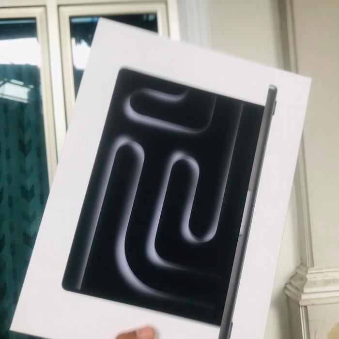 Dus box kardus macbook pro M3 14inch