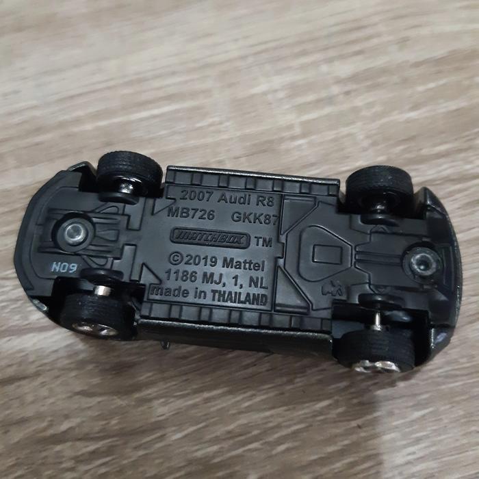 MATCHBOX AUDI R8 CUSTOM BAN KARET ALA TREASURE HUNT HOTWHEELS