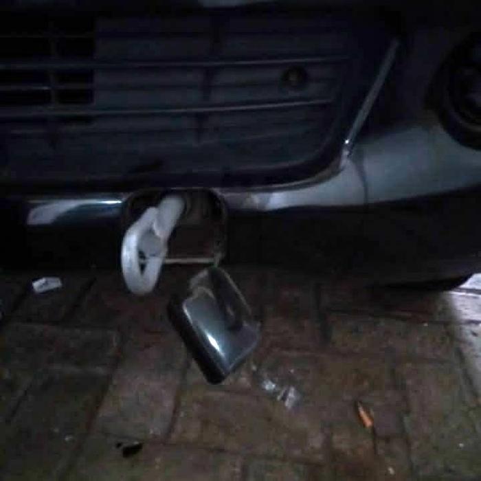 CANTOLAN DEREK BESI UNTUK TARIK MOBIL PENGAIT BESI DEREK