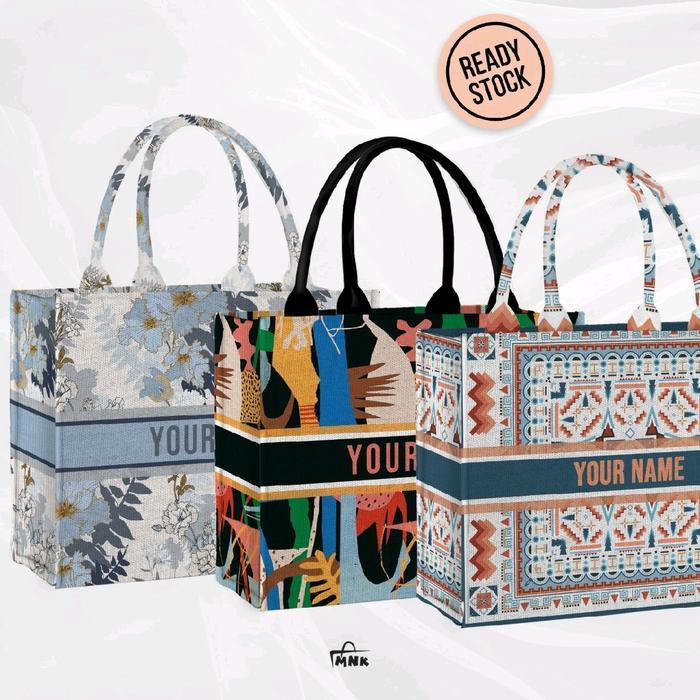 TAS KANVAS TOTEBAG MNK BAG TAS WANITA RN SERIES READY STOCK MNK INITIAL (MEDIUM) (BISA PAKAI