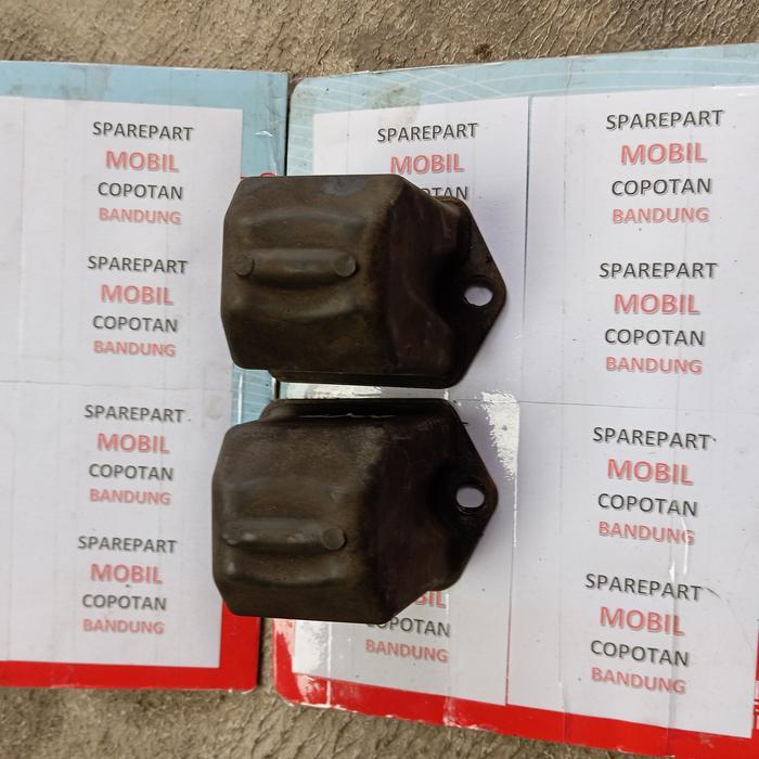 sepasang Karet stoper stopper per sasis belakang Avanza Xenia lama old