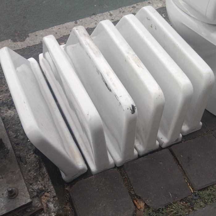 PARTISI A 100 TOTO ( BEKAS) PARTISI / SEKAT URINOIR TOTO ORI