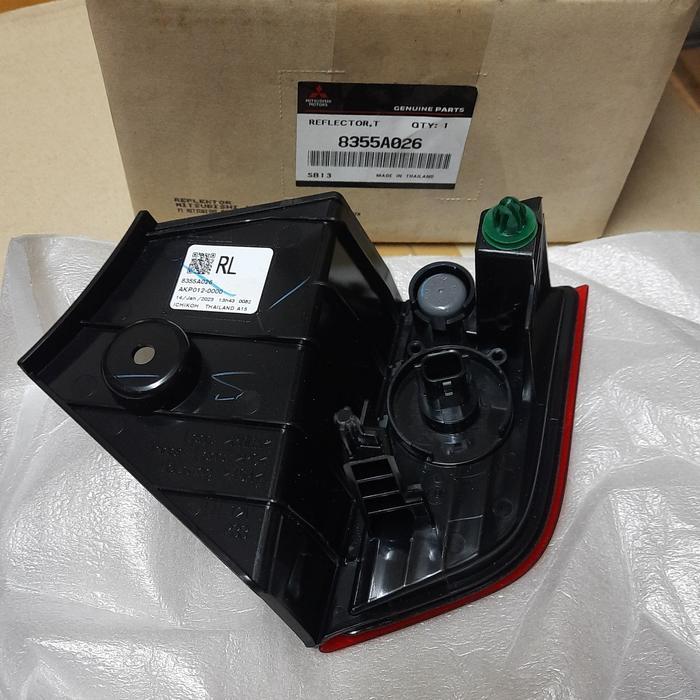 Reflektor Bawah Stoplamp All New Pajero Sport 2016-2021 Ori