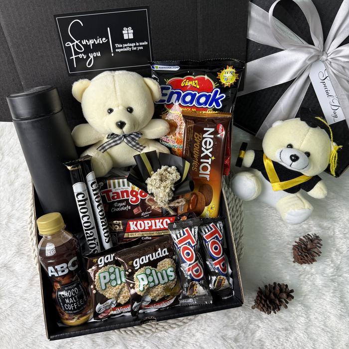 Hampers Snack Hitam Kado Ultah Wisuda Gift Box Pacar Hadiah Ulang Tahun Cowo Cewe