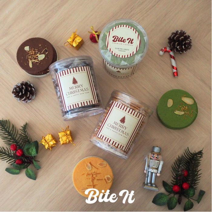 YUMMY Bite It - Almond Cheese Crispy Medium 150 Gram Cookies Tipis & Crispy Topping Almond Slice &