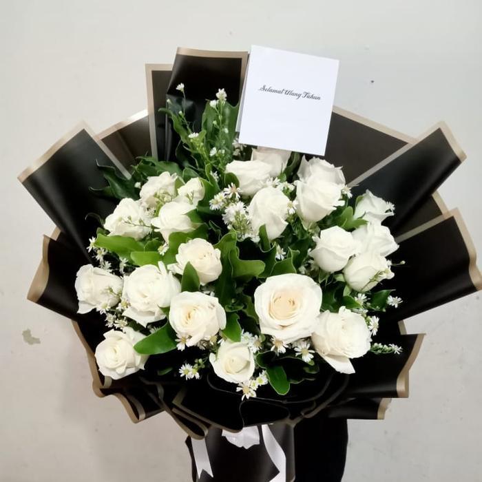 Handbouquet bunga mawar bunga mawar putih asli dan