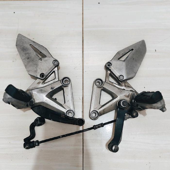 Footstep Depan Honda Cbr250Rr Original