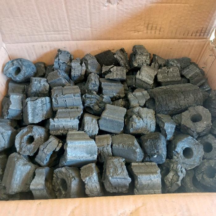 Arang Briket Sawdust Serbuk Kayu Kualitas Ekspor 1Kg Co