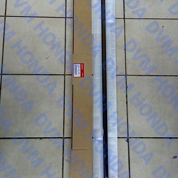 List Pelipit Kaca Luar Belakang Kiri Original Accord Cm