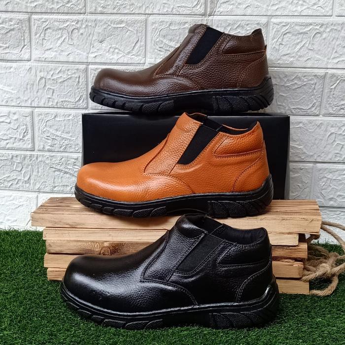 Wallbeth Sepatu Safety Boots Pria Kulit Sapi Hitam King Wallbeth W29 Ujung Besi Dijahit Keliling