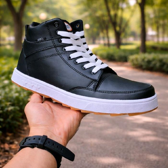Aerostreet - Sepatu Pria Boots Casual Sneakers High Boot Hitam Putih Sol Gum Antislip Gaya Kerja