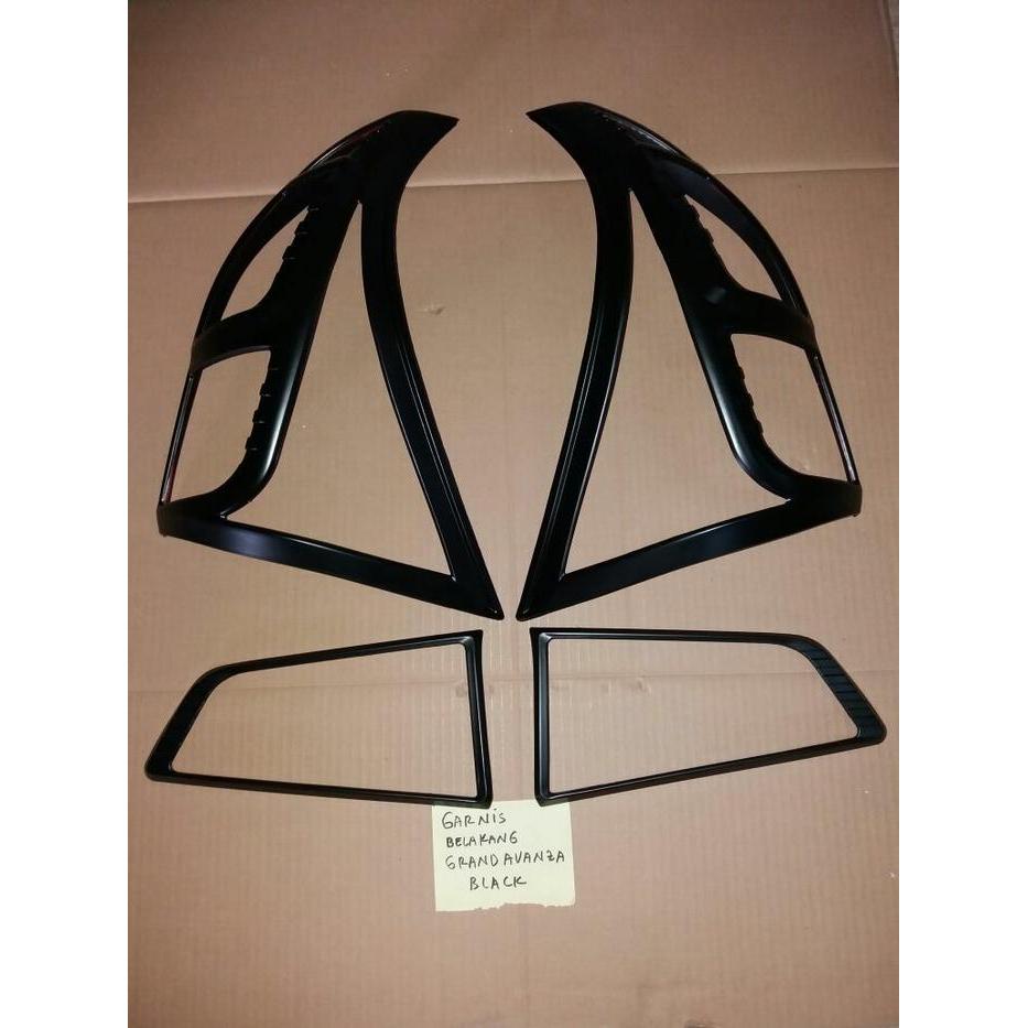 Garnish - List - Lis Lampu Belakang Grand Avanza Hitam