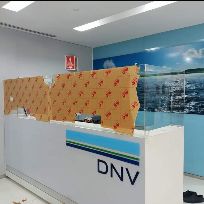 Custom Sekat Meja Acrylic