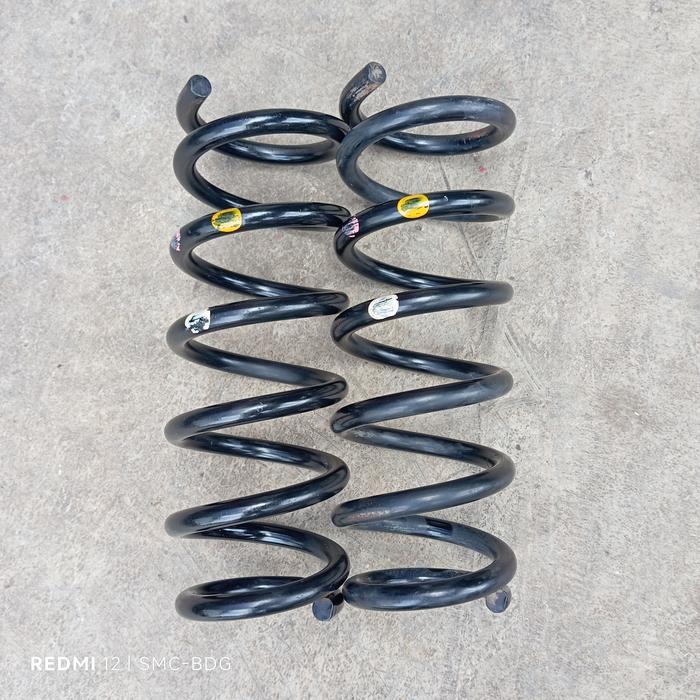 Coil spring per depan bekas suzuki Escudo 2.0 masih standar