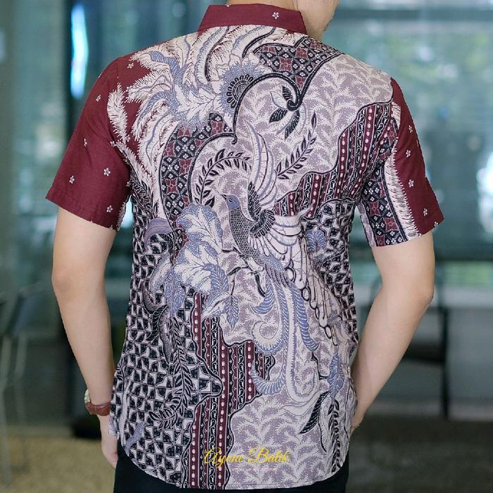 Batik Pria Lengan Pendek Mewah By AyoneBatik Kemeja Batik Slim Fit Lengan Pendek Warna Marun