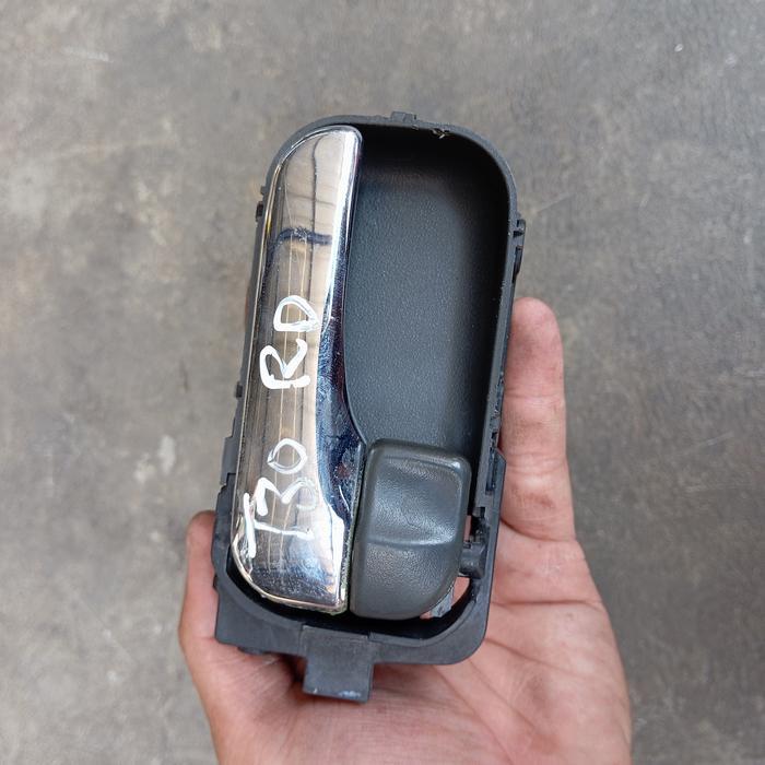 Handle pintu dalam Kanan depan / Belakang Nissan Xtrail x-trail t30