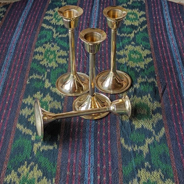 Tempat lilin kuningan tinggi 15cm