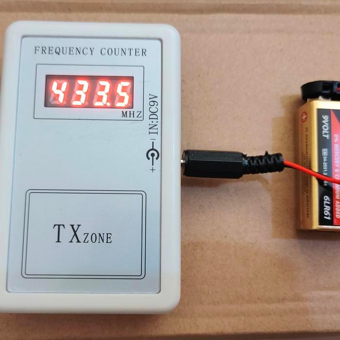 DIGITAL FREKUENSI COUNTER UNTUK CEK FREKUENSI REMOTE ALARM MOBIL