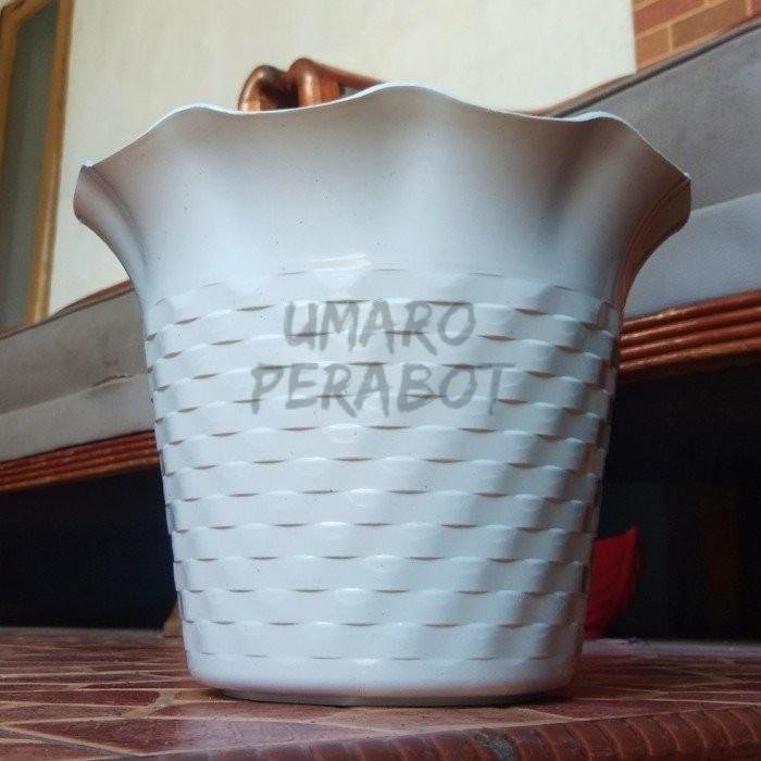 Pot Kristal Ukuran 25 Warna Putih / Pot Tanaman / Pot Bunga / Pot Plastik / Umaro Perabot
