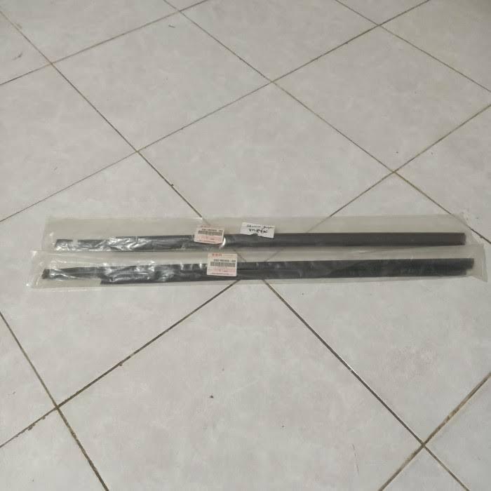 Pelipit Kaca Depan Luar Suzuki Splash Original Sgp