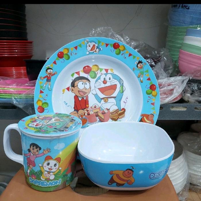piring melamin set doraemon