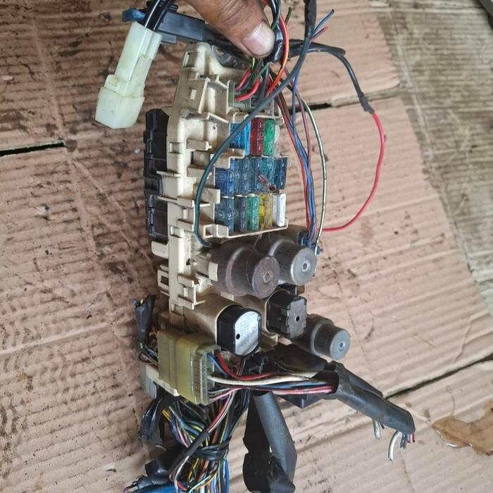 box sikring sekring fuse box bagian interior bawah dashboard corona st171 at171 2.0 88-93