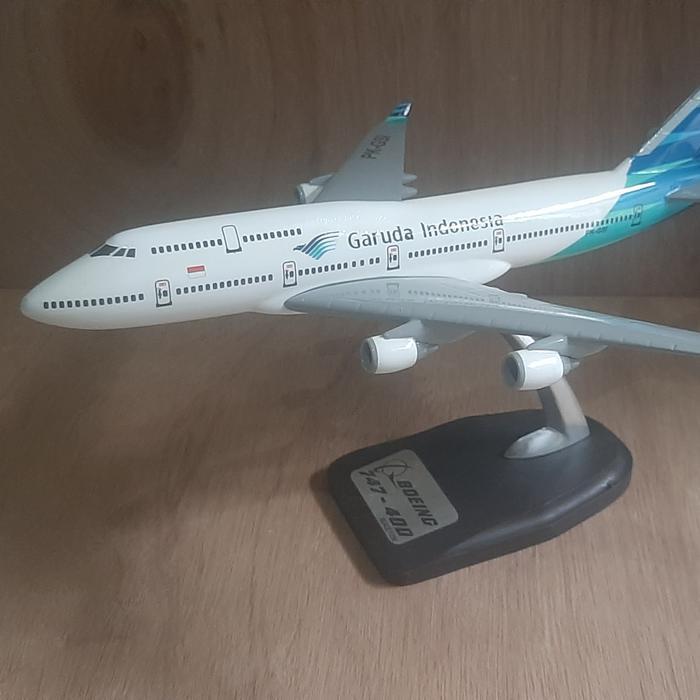 Miniatur Pesawat B.747.400 Garuda Indonesia Scala 1:200 (34 Cm)