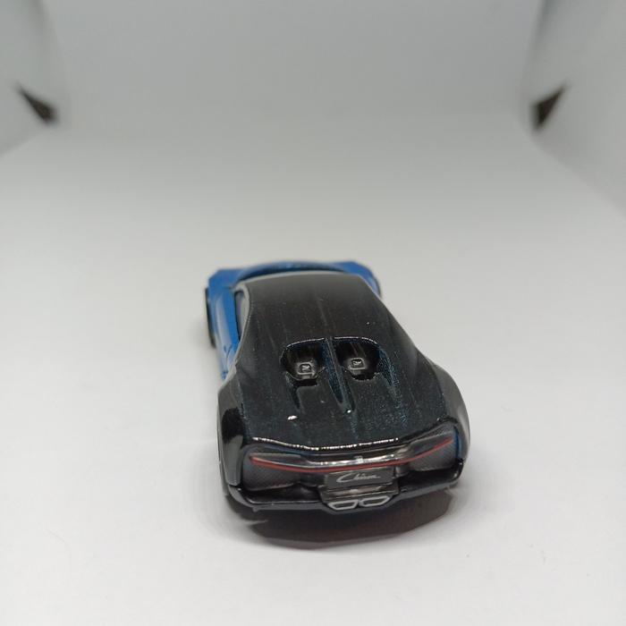 HOTWHEELS PREMIUM GARAGE 16 BUGATTI CHIRON BAN KARET BASE BESI LOOSE