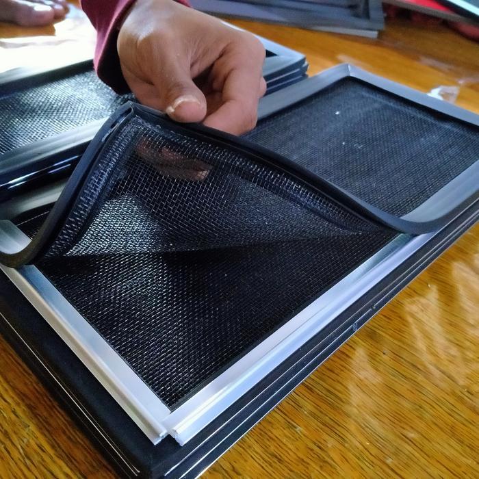 kasa nyamuk fiberglas/Hitam