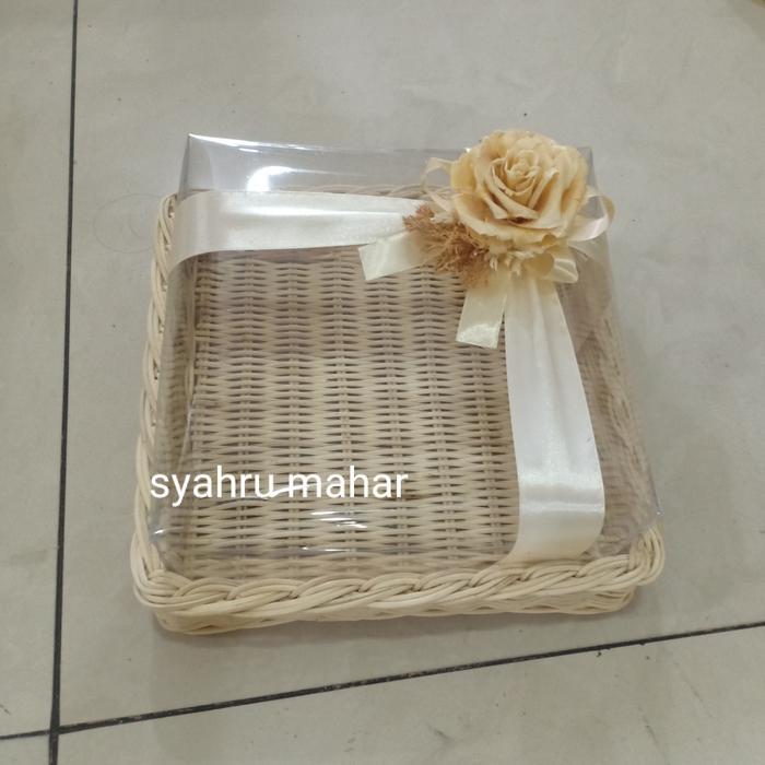 Stok Baru Kotak kue seserahan Rotan tutup mika UK 25x25