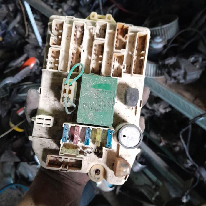 fuse box  toyota corona at151