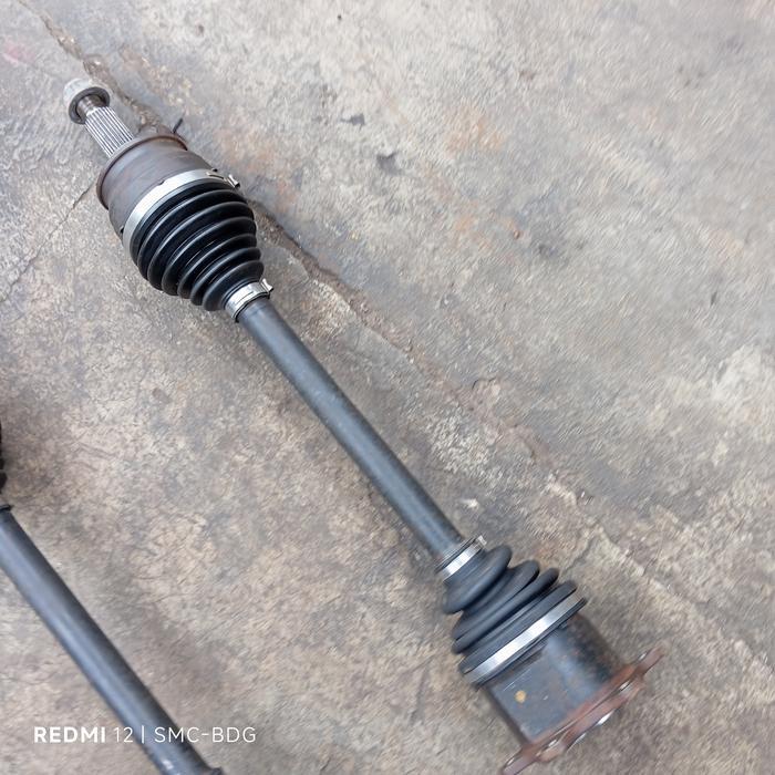 As roda rear belakang set cv joint luar dalam Suzuki Grand Vitara 2.0 AT matic asli copotan