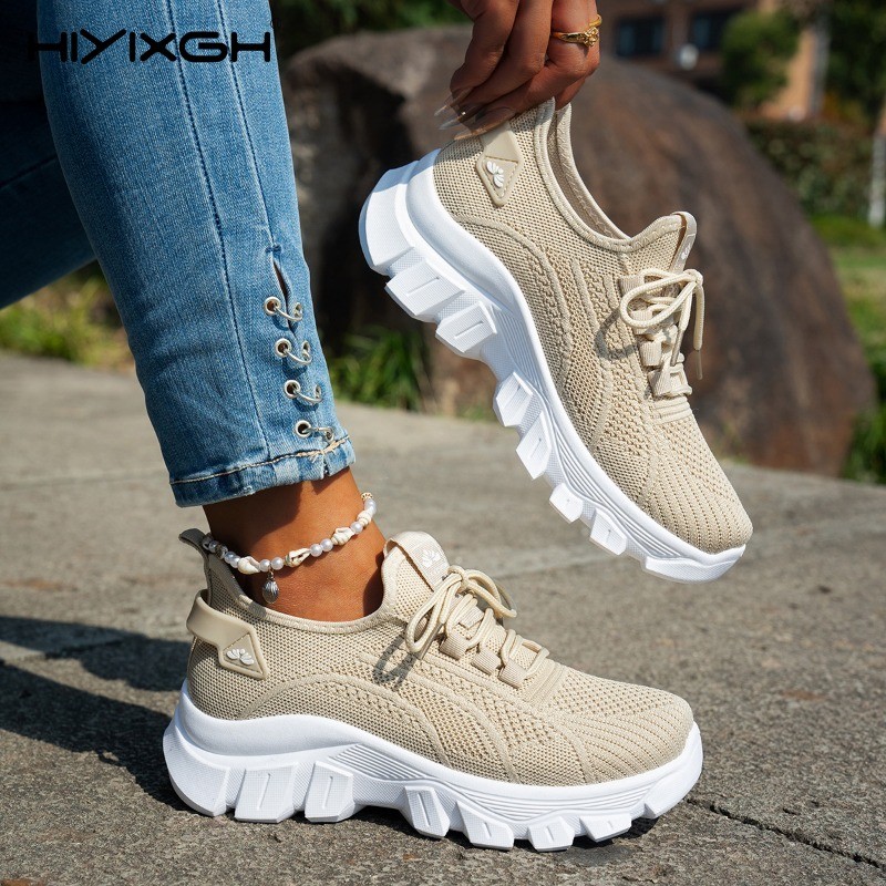 Women's 2025 Spring Knitted Shoes Lightweight Breathable Mom Shoes Plus Size Comfort Non-Slip Casual
